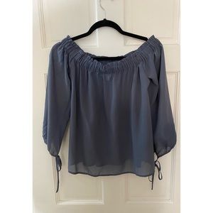 NWT🌟Off the shoulder blouse 👚 bundle: 2 for $16 💗